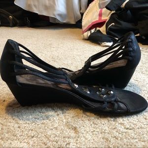 Black jewel wedges